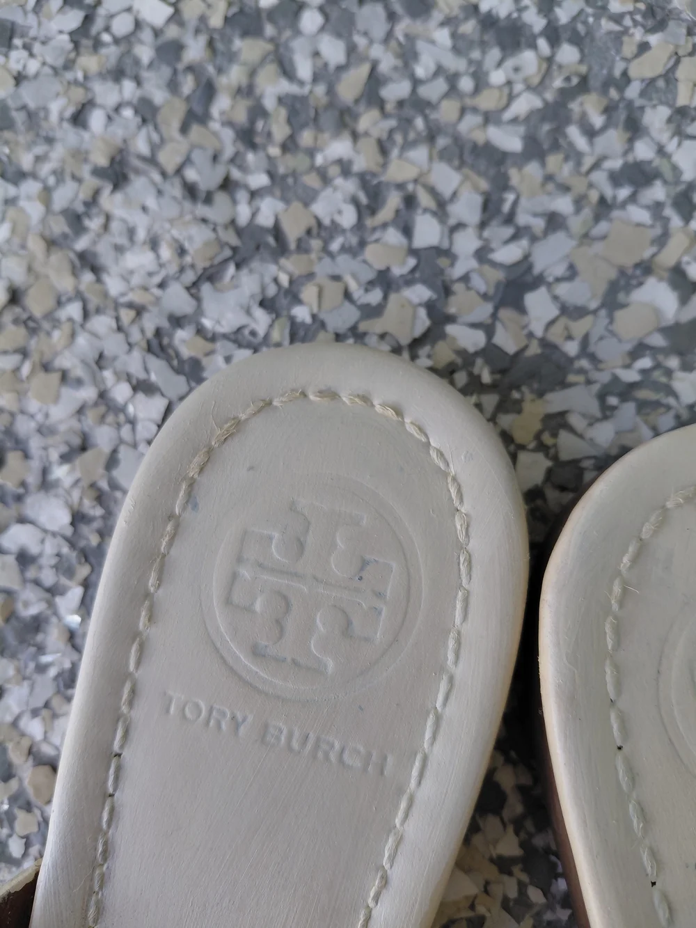 Tory Burch Miller Ivory Leather Logo Thong Sandals Flip Flops Women's 6,5/7 - Picture 3 of 6
